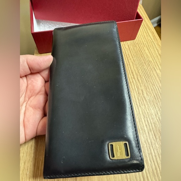 ✨SALVATORE FERRAGAMO LEATHER BIFOLD W/ BOX✨ - Picture 12 of 12